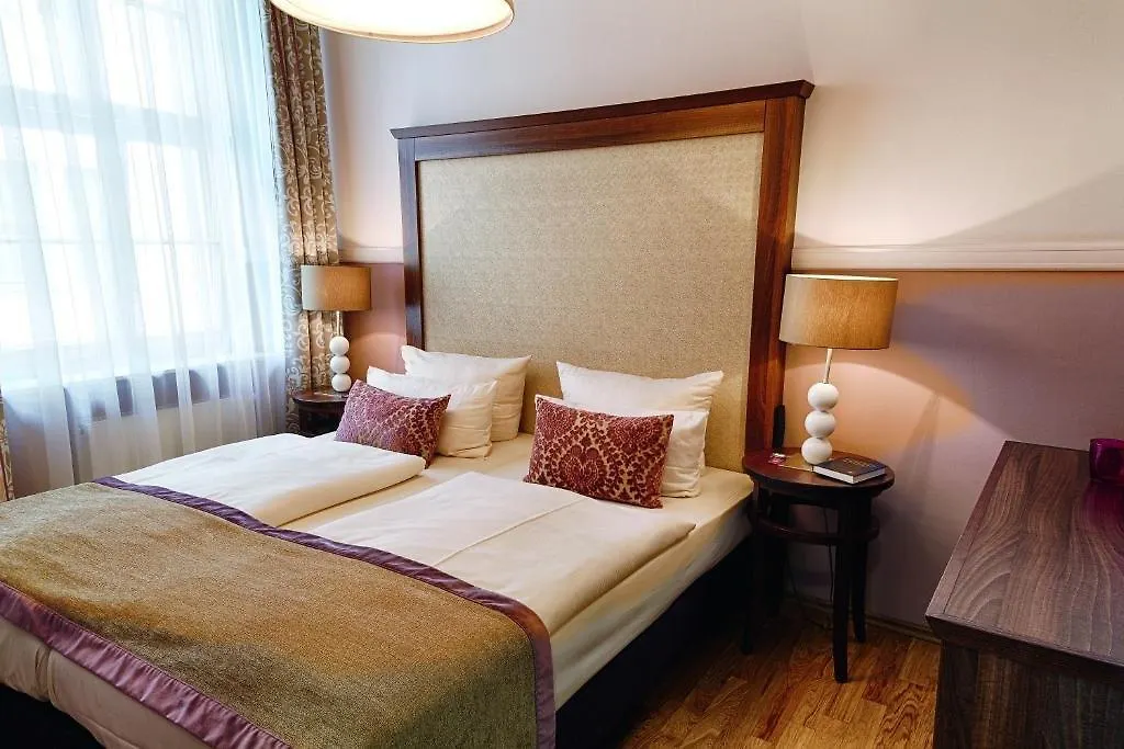 Aparthotel Am Schloss Dresden 4*,